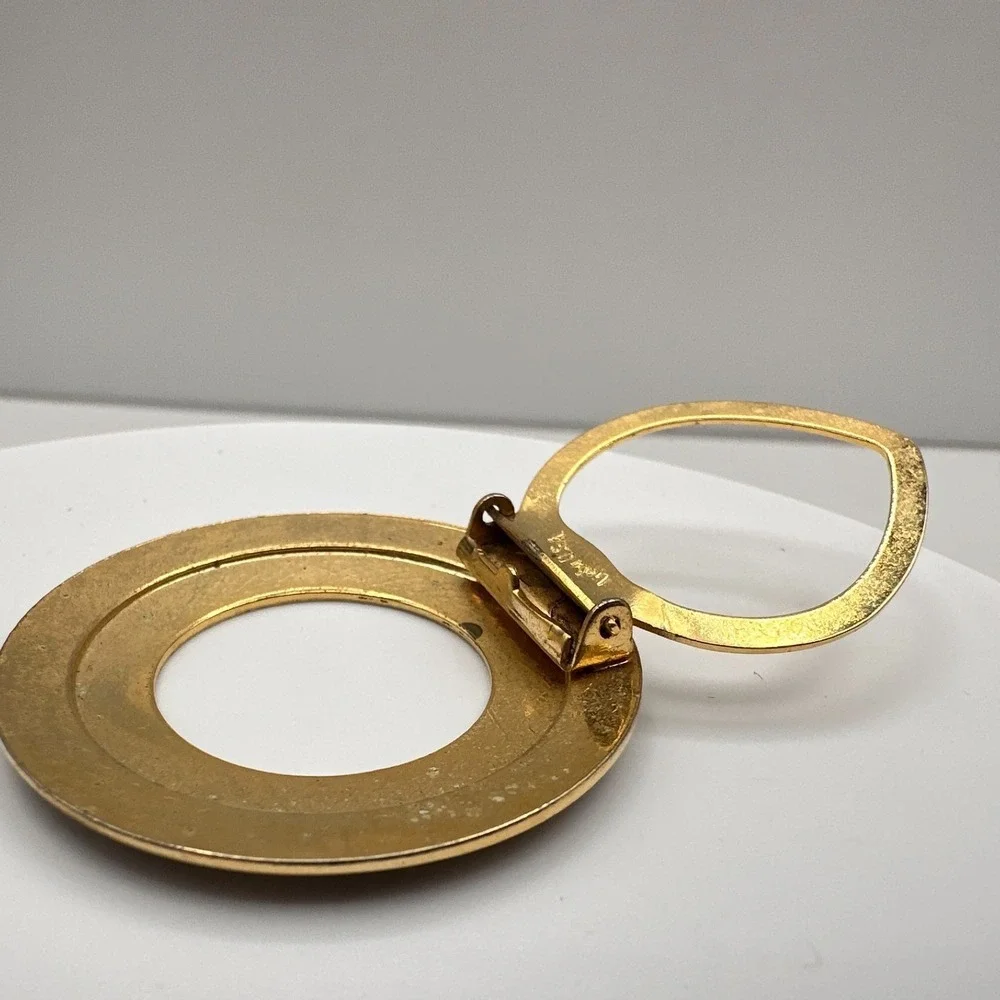Vintage 80s 90s Lieba USA‎ Gold Tone Textured Round Scarf Clip Accessory Fashion